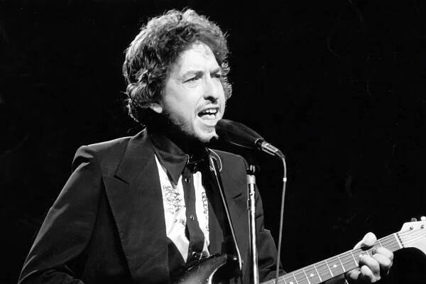 NEW YORK, NY  CIRCA 1978: Bob Dylan on stage circa 1978 in New York City. (Photo by PL Gould/IMAGES/Getty Images)