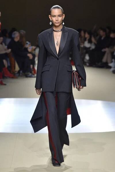 Alexander McQueen představil svou kolekci FW 2018 inspirovanou džunglí | LP-Life.cz