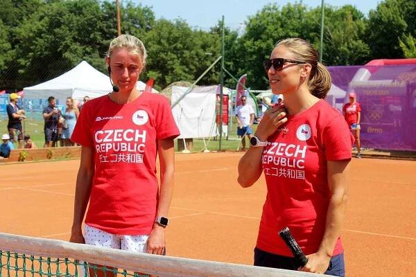 Tenisová exhibice na Olympijském festivalu: Plekanec na trestné dostal pivo