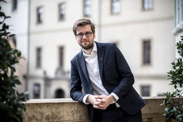 Duel Deníku: Mají advokáti poskytovat data o obchodování?