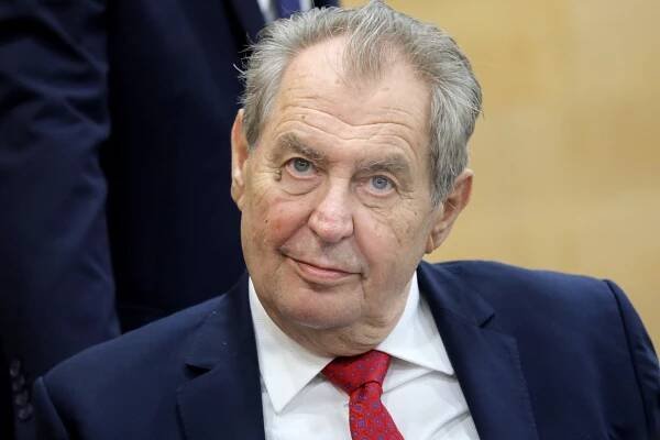 Zeman nevyloučil, že dopředu jmenuje předsedu Ústavního soudu. Nepřímo podpořil Babiše