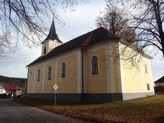 Celkový pohled na kostel od jihozápadu