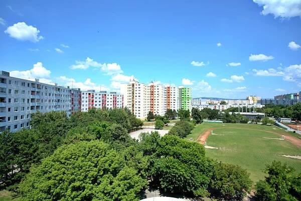 PREDANÉ – Na predaj príjemný 4 izbový byt v lokalite plnej zelene na Vyšehradskej ulici Bratislava- Petržalka.-4