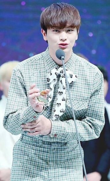 Yook Sung-jae - Wikipedia