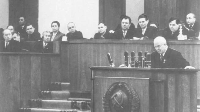 XX. sjezd Komunistické strany Sovětského svazu v Moskvě. Nikita Sergejevič Chruščov při projevu na XX. sjezdu KSSS