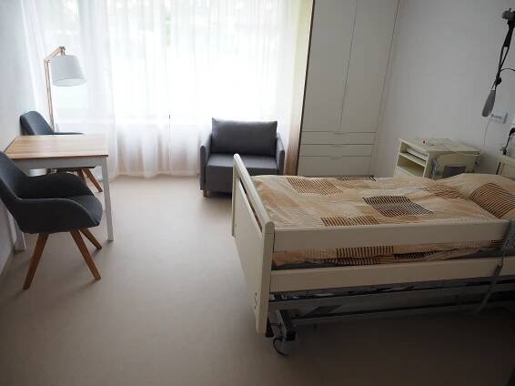 Diakonie otevřela Pomněnku. Tvar a barvy pomohou seniorům s demencí v orientaci