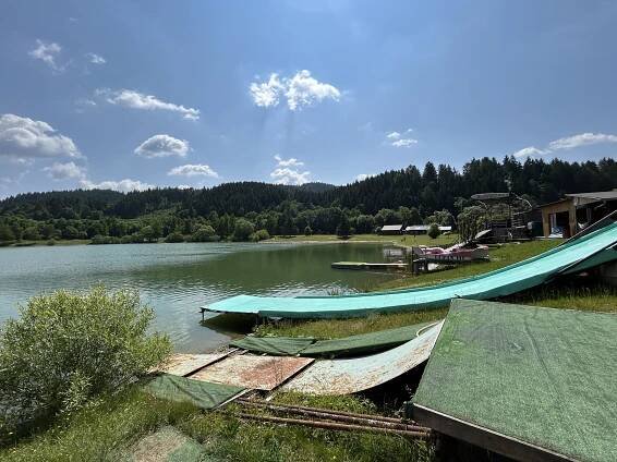 Připraveni na léto: U jezera Balaton zaplatíte parkování i občerstvení kartou