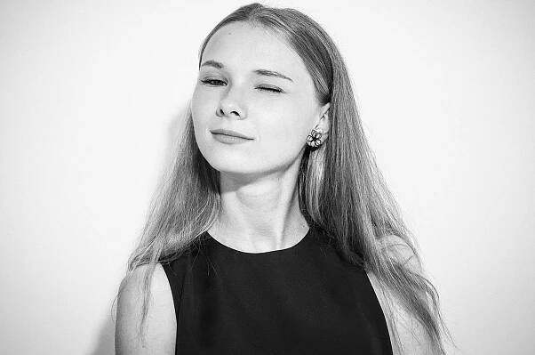 Yana Novikova : Issue Magazine
