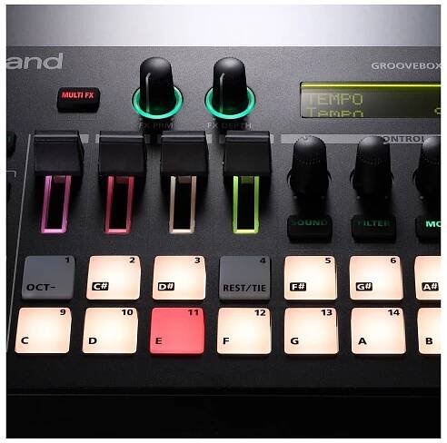 Roland AIRA MC-101 front 