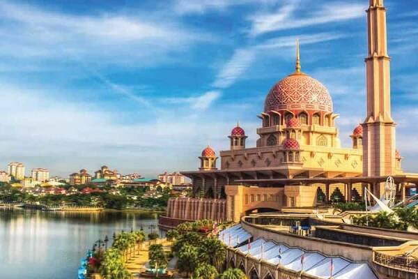 Urban Putrajaya Tour with Traditional Boat Cruise - Private Tour - MyTravelLane