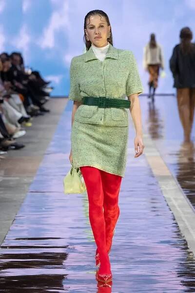 Bright apple green Cardigan und Rock Knitted in Germany