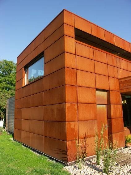 Plechová fasáda z corten - Dobruška | Hipos s.r.o.