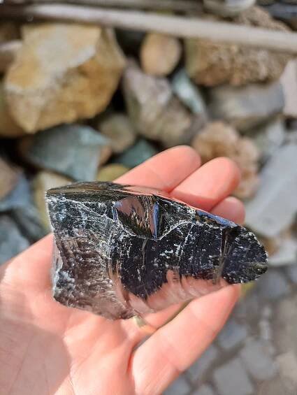 Černý Obsidián surový -1 ks. 
