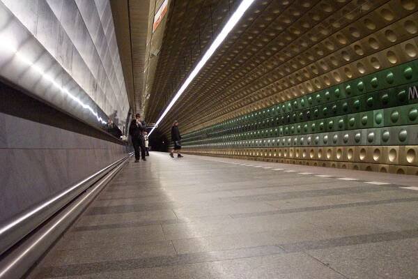 Přejmenování zastávek, delší čekání na metro, nové noční linky. Pražskou dopravu čekají od půlnoci změny - Zdopravy.cz