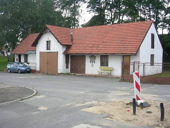 Soubor:Ctiněves, požární zbrojnice.jpg – Wikipedie