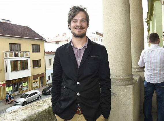David Kraus se kvůli popularitě z Tváře schovává: Nechal se zarůst, aby ho lidé v MHD nepoznávali. Nemá totiž řidičák