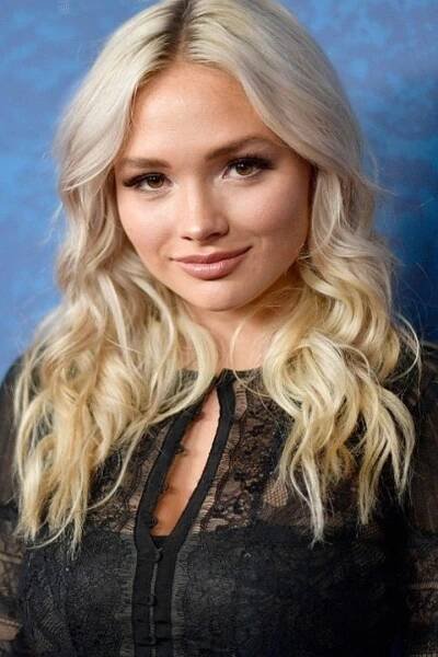 Emily Alyn Lind fotka