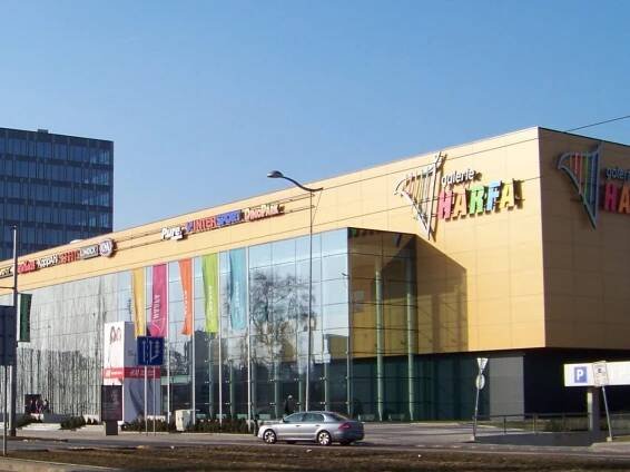 Galerie Harfa servíruje chutě světa, elektromobily i divadelní smích