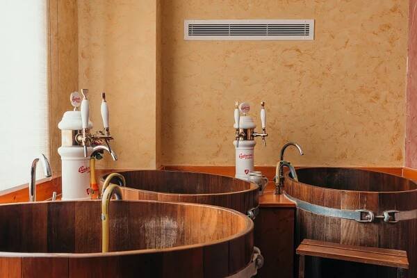 Vířivka, sauna, privátní lázeň a pivo pro 2 osoby