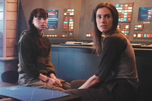 Cady (Violet McGraw) and Gemma (Allison Williams) in M3GAN 2.0