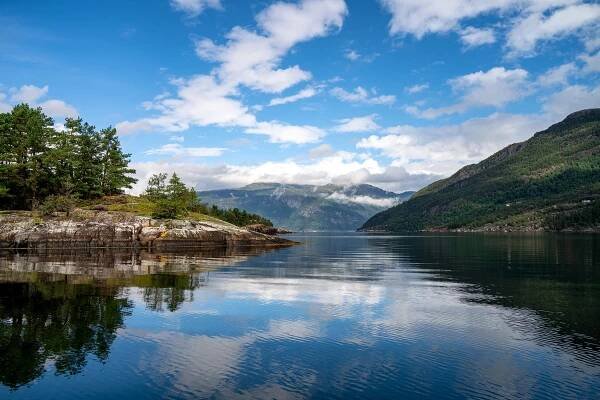 Day trip to Hardangerfjord from Bergen • Young Wayfarer