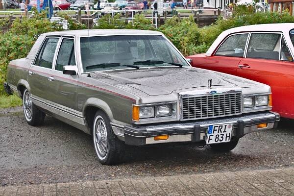 1982 Ford Granada sedan (Fox platform)