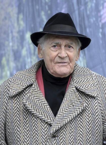 Pohřeb krále dechovek Standy Procházky (†96): Uplakaný Zíma a slávistická vlajka na rakvi
