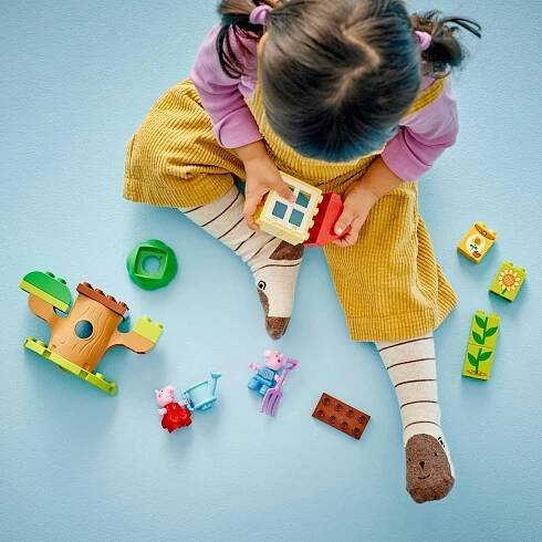 LEGO Duplo 10431 Prasátko Peppa – zahrada a dům na stromě