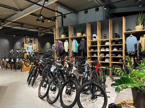 Der Mount 7-Store in Freiburg setzt auf natürliche Materialien und helle Räumlichkeiten