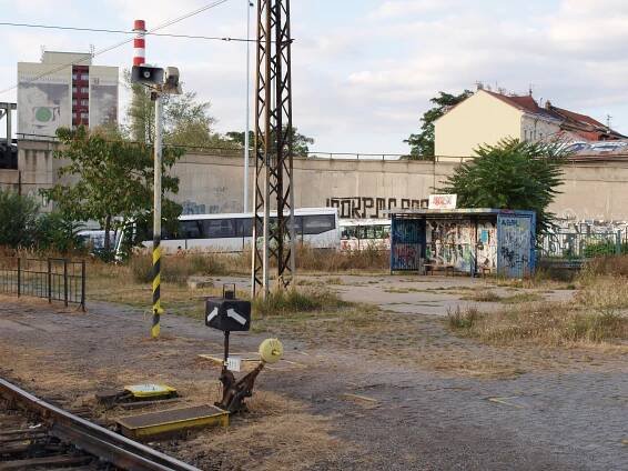 Železnice dovede být nepřívětivá… (Praha-Holešovice zastávka), foto: Jan Groh, licence dle http://creativecommons.org/licenses/by-sa/3.0/