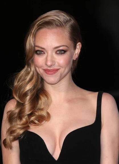 Amanda,Seyfried,Arriving,For,The,Premiere,Of,'les,Miserables',At