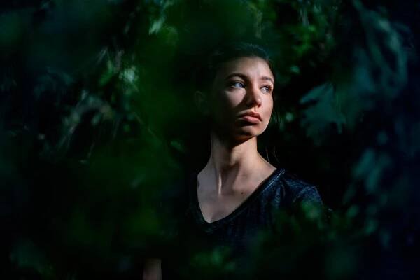 Katelyn Nacon - Živí mrtví - Série 9 - Promo