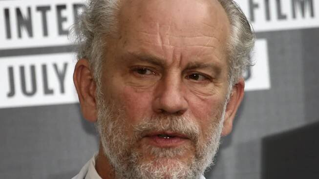 John Malkovich si ve Vídni možná zazpívá Mozarta