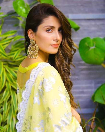 Ayeza Khan Age, Height, BF, Children, Biography & More - BioExposed