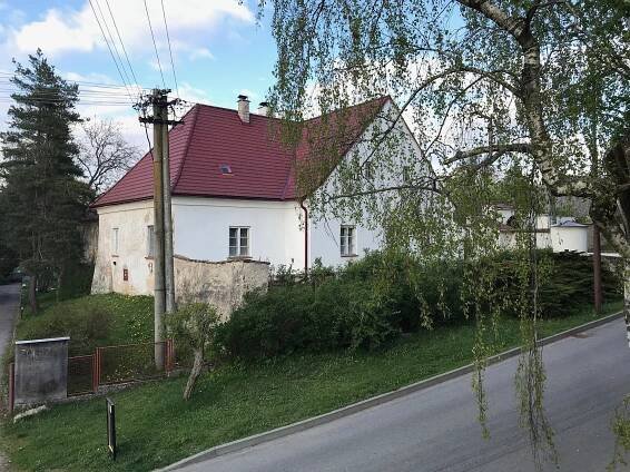 Soubor:Overview of rectory in Horní Újezd, Třebíč District.jpg