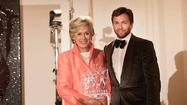 Gramophone Awards Dame Kiri Te Kanawa awarded Lifetime Achievement Award by Julian Ovenden at Gramophone Awards 2017. Photo by Benjamin Ealovega