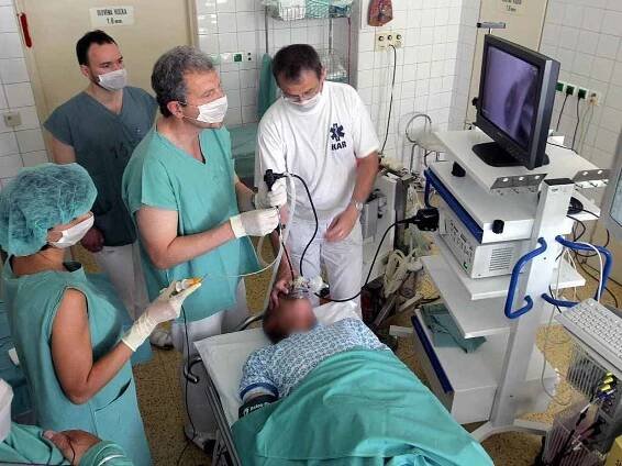 Nemocnice vyšetří šetrně plíce na nádory. Bez operace