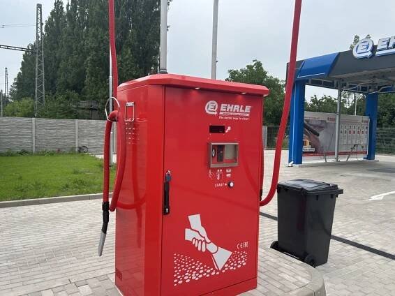 V Poděbradech otevřela Modrá myčka. Je automatická, ale obsluha poradí