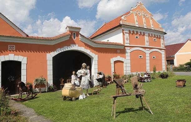 Veterány závodily mezi selským barokem