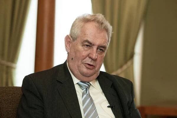 Ropákem roku je prezident Zeman, Zelenou perlu získal Babiš
