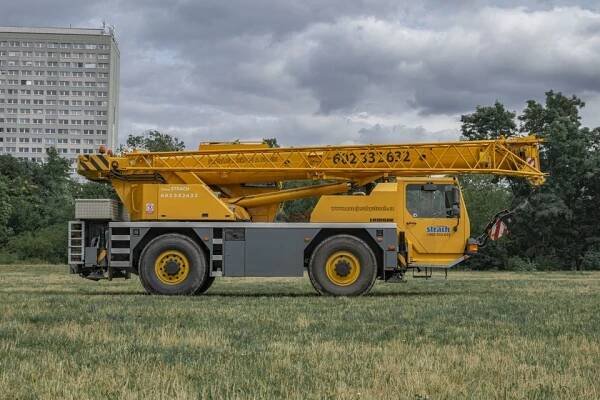 Liebherr LTM1030 | Pronájem autoplošin a autojeřábů PRAHA | firma STRACH