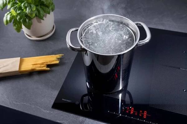 Indukční varná deska Hisense I6456CB, černá, IQboil