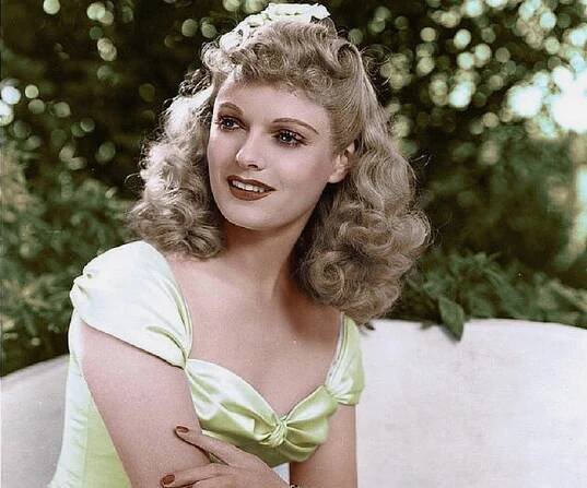 Anna Neagle Biography - Facts, Childhood, Family Life & Achievements