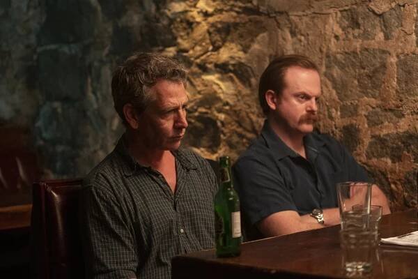 Outsider - Dark Uncle - Z filmu - Ben Mendelsohn, Jeremy Bobb