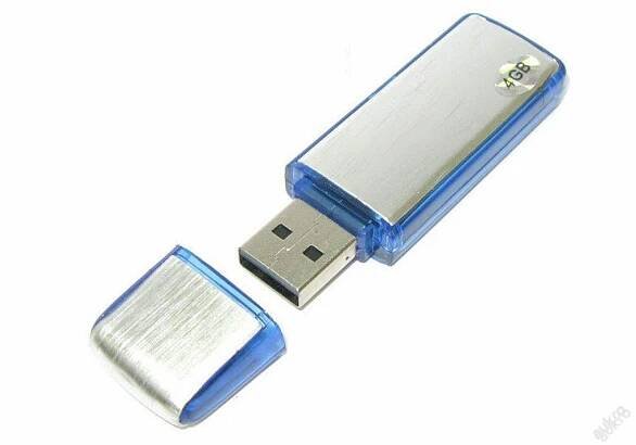 Flash disk s diktafonem - 8 GB, špionážní, SKLADEM