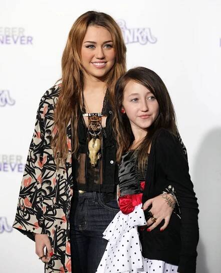 Noah Cyrus: Growing Up as Miley Cyrus’ Sister Was ‘Unbearable’