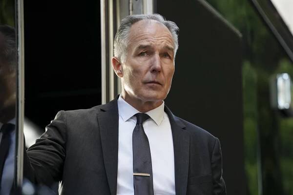 Zbrojnice - Provenance - Z filmu - Patrick St. Esprit