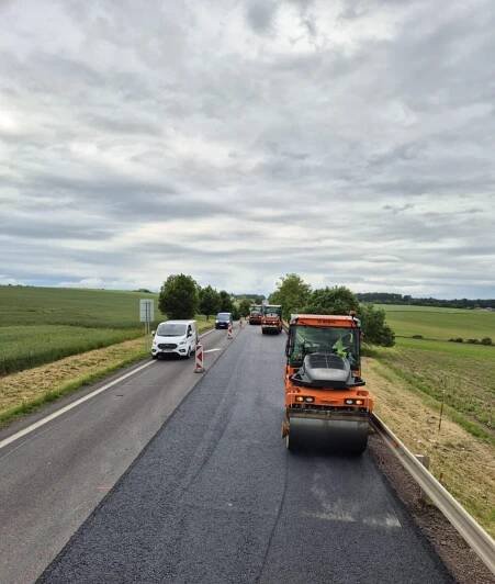 Opravu silnice I/38 mezi obcemi Kasárna a Žerůtky na Znojemsku dokončíme do 27. června, oprava vyjde na 37,8 mil. Kč bez DPH