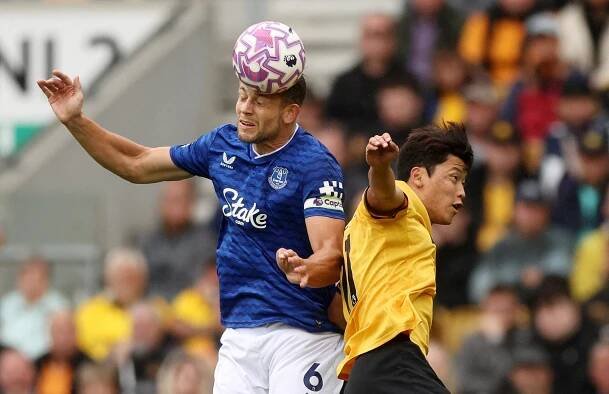 Krejčí sledoval z lavičky prohru Wolves. United ustáli drama, slaví také Chelsea