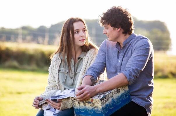 Thirteen - Episode 2 - Z filmu - Jodie Comer, Aneurin Barnard